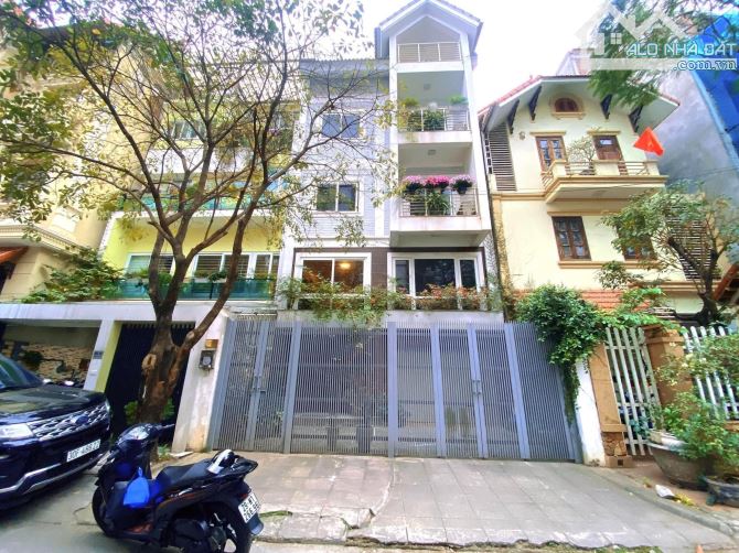 Bán gấp nhà mặt phố Ngô Gia Tự, Long Biên. 86 m2 x 4 Tầng. Ô tô KD, văn phòng, cho thuê.
