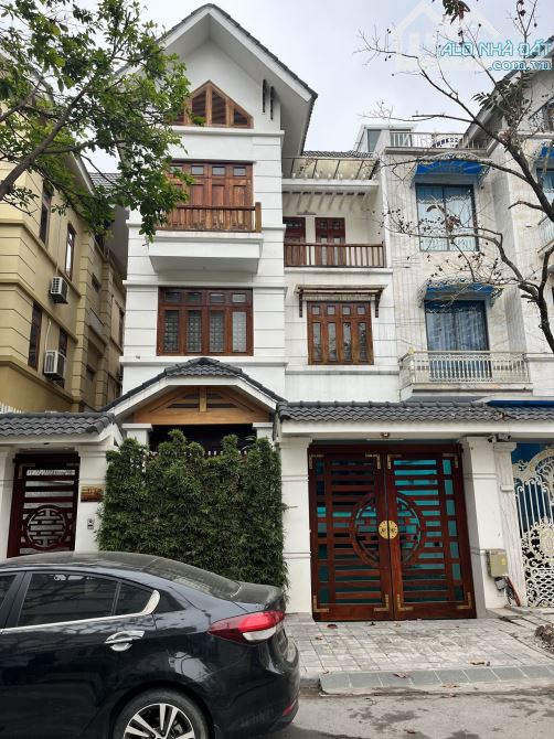 Bán nhà mặt phố Ngô Gia Tự, Long Biên. 84 m2 x 4 Tầng. Ô tô KD showroom văn phòng cho thuê