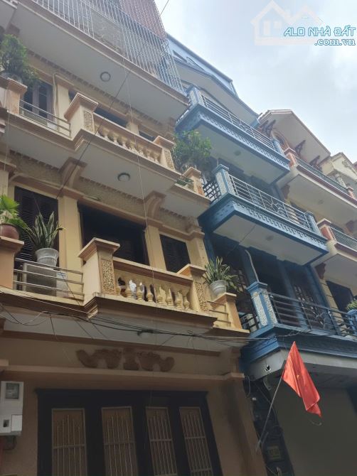 Bán gấp liền kề phân lô KĐT Định Công, Hoàng Mai. 81 m2, 4 Tầng. Vỉa hè rộng ô tô VP, KD.