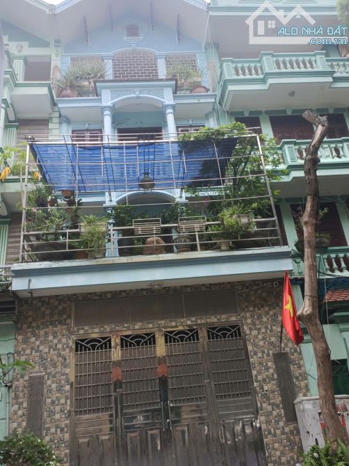 Bán liền kề KĐT Định Công, Hoàng Mai. Dt 75 m2 x 4T x Mt 4,8m. Vỉa hè ô tô văn phòng KD.