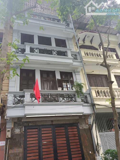 Bán liền kề KĐT Định Công, Hoàng Mai. Dt 77 m2 x 4T x Mt 4,7m. Vỉa hè ô tô văn phòng KD.