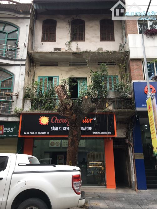 Bán nhà mặt phố Ngô Gia Tự, Long Biên. Dt 81 m2 x 3 tầng vỉa hè rộng ô tô KD, VP cho thuê.