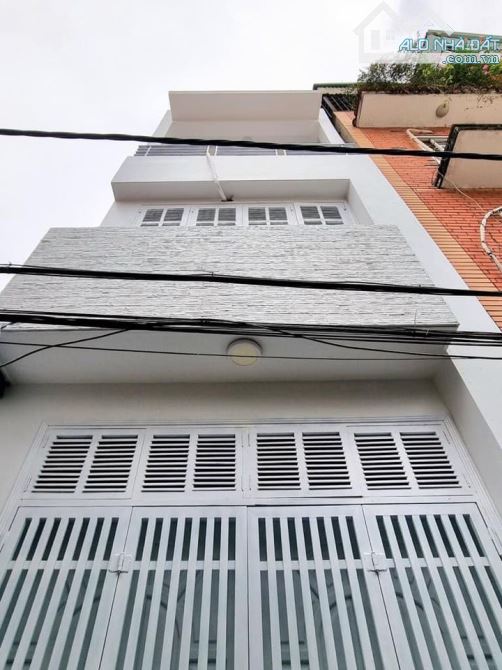Bán nhà mặt phố Ngô Gia Tự, Long Biên. 84 m2 x 4 Tầng. Ô tô KD showroom văn phòng cho thuê