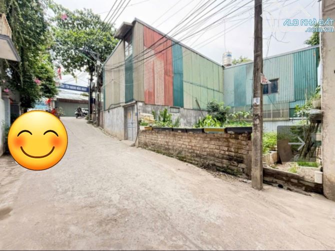 Thụy phương lô đất còn xót lại 30M, phân lô oto tránh, chỉnh hơn 4 tỷ. Sổ vuông vắn