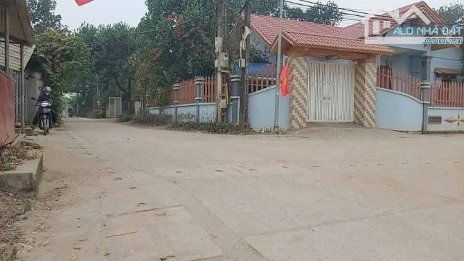 Đất Sơn Tây - Trục Chính- 2 oto tránh nhau- Mặt tiền rộng- tchinh chua tới 2tỷ