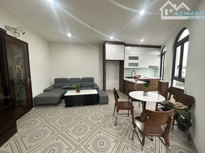 BÁN NHÀ ĐẸP NGỌC THUỴ - THANG MÁY- FULL NỘI THẤT- NHỈNH 10 TỶ(TL)