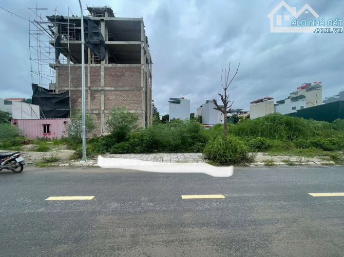 Cần bán 100m đất đấu giá Đông La , cạnh viện Nhi Hà Nội . Dt 100m, mặt tiền to giá tốt