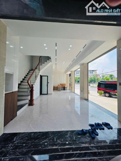BÁN NHÀ MẶT PHỐ - NGỌC THỤY, KINH DOANH, Ở SƯỚNG, 5 TẦNG THANG MÁY, 65M2, MT: 11M, 19.8 TỶ