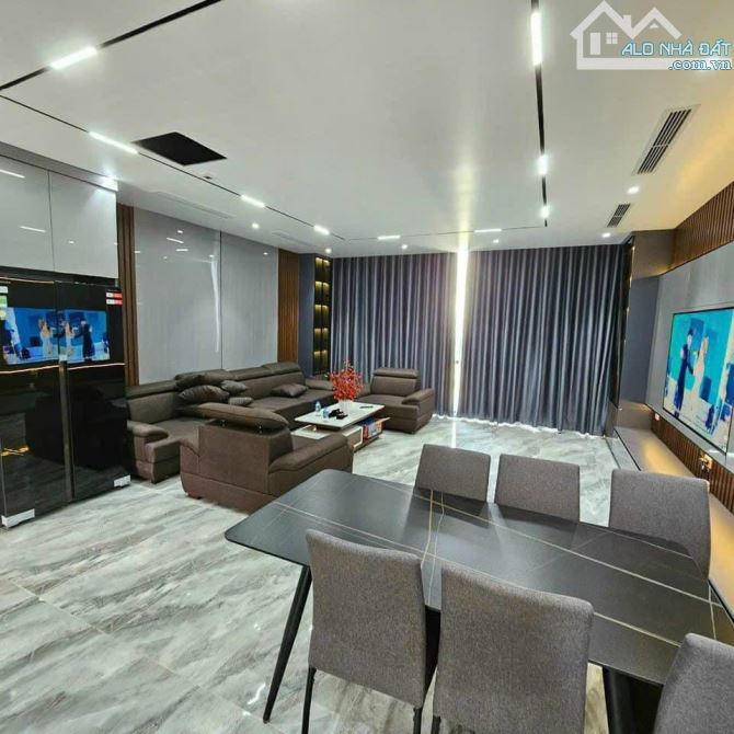 Bán căn nhà 239 Bồ Đề thông Hồng Tiến - 38m 6tầng thang máy - chỉ hơn 8tỷ.
