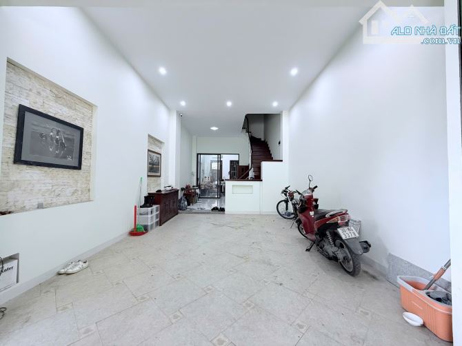 ❤️CHO THUÊ NHÀ Hoàng Quốc Việt , DT 95m, 4 tầng, NHÀ ĐẸP, VÀO LUÔN, 40tr/tháng