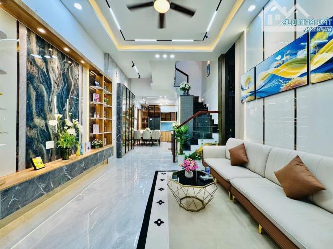 Bán nhanh căn nhà 58.8m2 ngay Tô Hiến Thành, Q10. Giá: 4 Tỷ 210 tr. SHR, vị trí trung tâm
