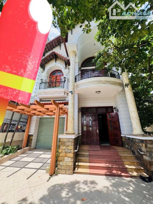 BIỆT THỰ SÂN VƯỜN DT KHỦNG 493m2 , MẶT TIỀN ĐƯỜNG, CHỈ 33tr/m2