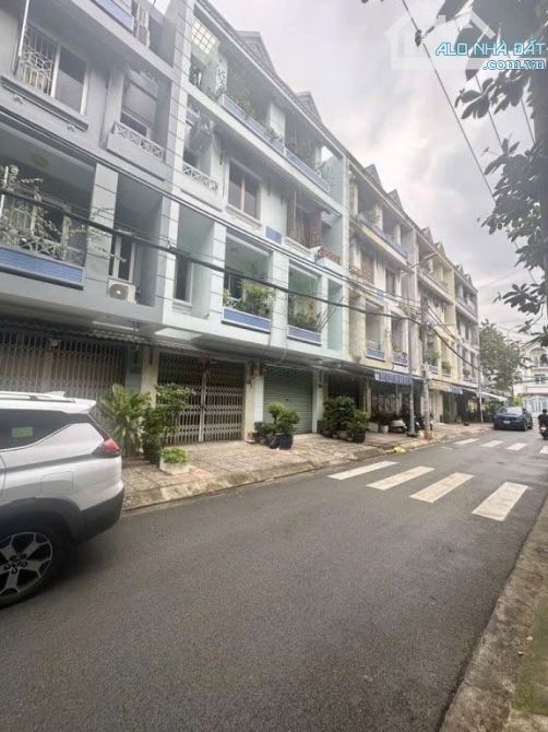 Diện tích 56m2 xây 4 tầng hẻm ô tô thông giá chỉ 8 tỷ