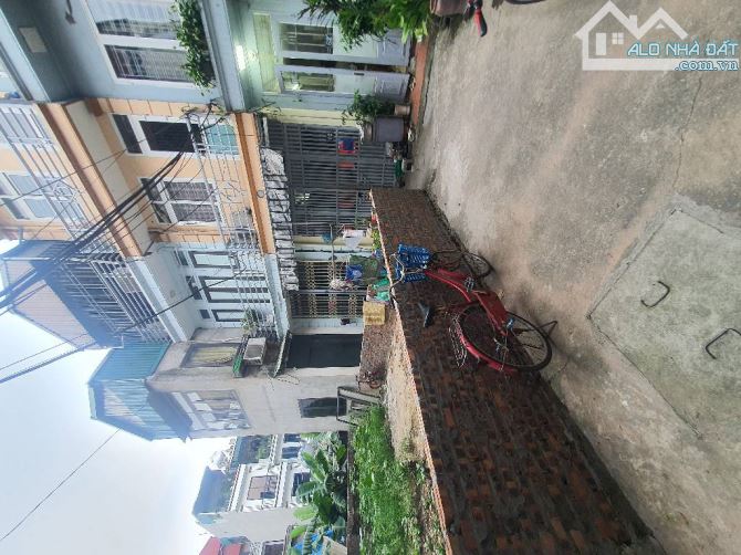 Bán Đất Bắc Cầu, Long Biên 48m2, giá 5,47 tỷ (Lô góc, ô tô đỗ gần )