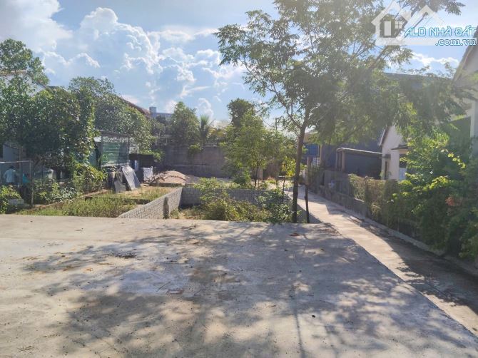 Lô đẹp hai mặt tiền đường 15 m vị trí tiềm năng gần Cao Đẳng nghề