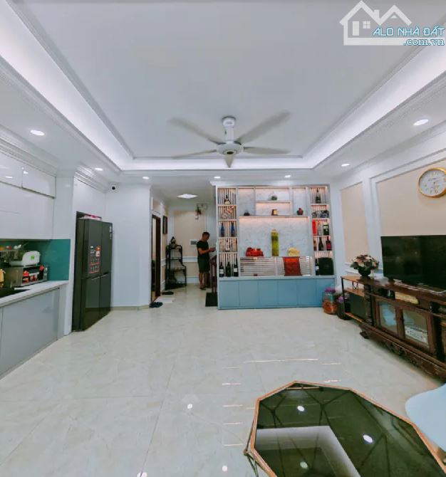 Bán gấp nhà Cầu giấy,Mai Dịch, gara ô tô , mặt tiền 4.5 m, giá nhỉnh 12 tỷ