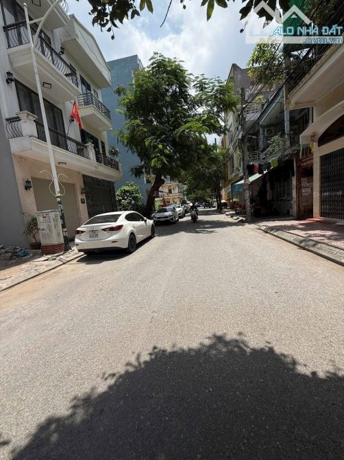 Cần chuyển nhượng lô đất mặt đường Hạ Lý đối diện công viên mới xây  - Đất khu dân cư đông