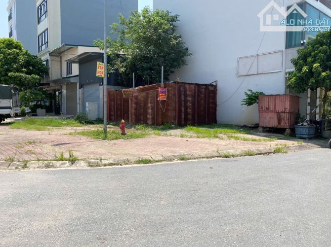 KHU ĐẤT LIỀN KỀ 53.6m MẶT TIỀN 10M VỈA HÈ ĐƯỜNG 24M LÔ GÓC KINH DOANH GIÁ 265TR/m