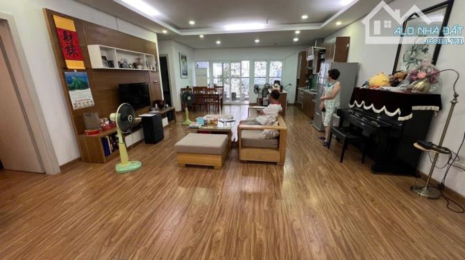 CẦN BÁN CĂN HỘ CHUNG CƯ NGOẠI GIAO ĐOÀN - 184M2 - LÔ GÓC