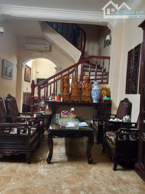 BÁN NHÀ PHỐ KIM NGƯU – HAI BÀ TRƯNG, PHÂN LÔ Ô TÔ ĐỖ CỬA, HAI MẶT THOÁNG, RẤT GẦN MẶT PHỐ.
