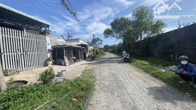 BÁN GẤP ĐẤT - DT: 304M2 - ĐẤT ĐẸP THÍCH HỢP XÂY NHÀ VƯỜN - 2,6 Tỷ