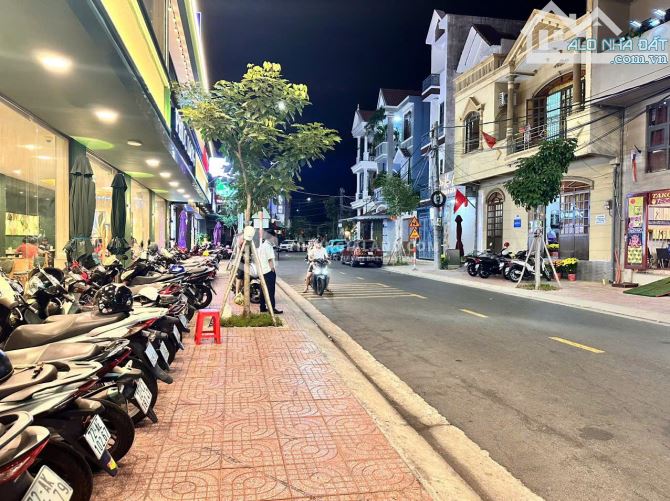 BÁN NHÀ 1 TRỆT 3 LẦU ĐẸP_KINH DOANH TỐT_MẶT TIỀN CHU MẠNH TRINH_PHƯỜNG 8_VŨNG TÀU