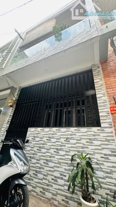 B.ÁN NH.À HẺM 4M  - NGAY LẠC LONG QUÂN  - NHÀ MỚI ĐẸP VÀO Ở NGAY  - 2 TẦNG KIÊN CỐ - 47M2