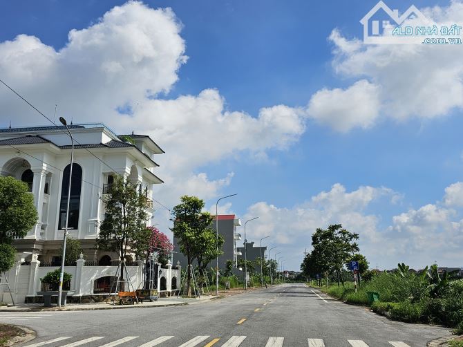 Bán đất đấu giá kim chân đường 20m DT 90m, MT5m, Hướng ĐN, Giá 3,88 tỷ