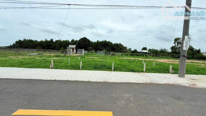 BÁN 2 LÔ ĐẤT MẶT TIỀN ĐƯỜNG NGUYỄN HUỆ – LONG ĐẤT, BRVT – GIÁ CHỈ 950 TRIỆU/LÔ  📍 Vị trí: