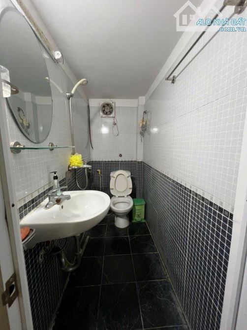 Bán nhà Thịnh Quang lõi Đống Đa, 27/30m2, 5 tầng, MT3.5m, giá 6.4 tỷ