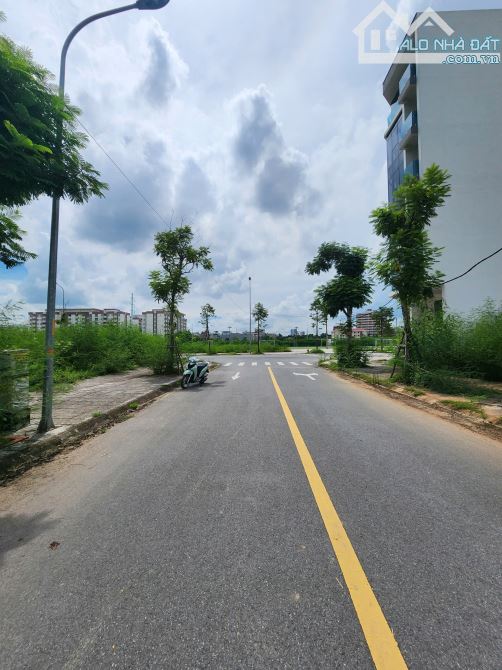 BÁN ĐẤT Him lam thụ ninh, P.Vạn An, Bắc Ninh / Dt 81m2 MT 4,5m Giá 7,5 tỷ