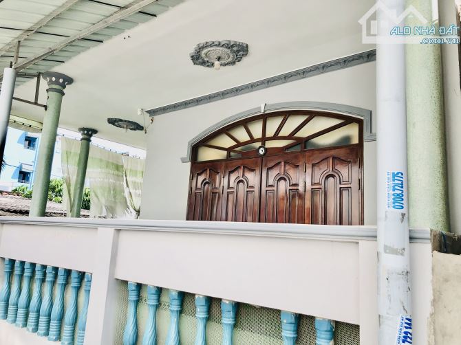 CÁCH BIỂN 30m-Lô 2 bờ kè Phước Hải-dt:200m2- ngang 9,6m-nở hậu 14m-có nhà kiêng cố đẹp