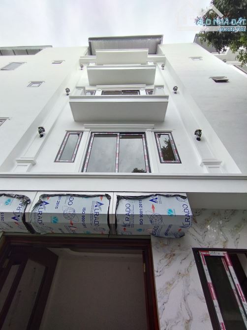 Nhà 5 tầng giá thấp nhất trong đê-Ngõ rộng.Chủ cần tiền bán gấp-Đảm bảo giá cực tốt