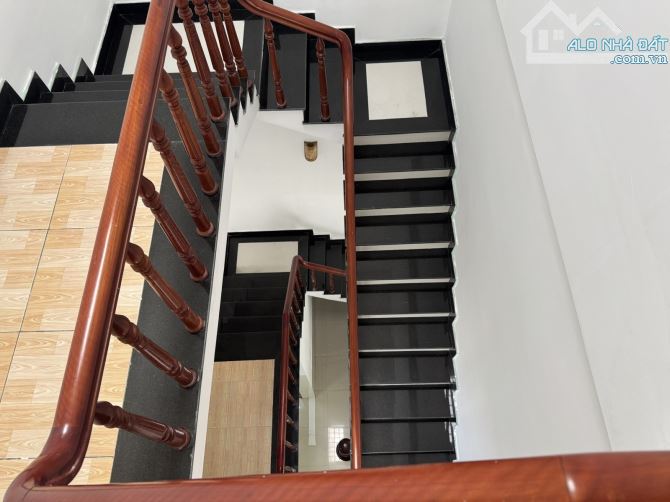 Nhà 3 tầng MT đường Nguyễn Nhàn sát BV Cẩm Lệ. Giá chỉ : 6.x tỷ