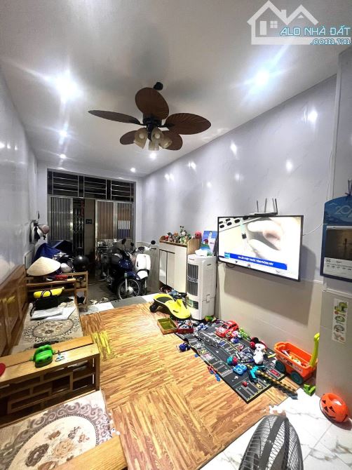 Nhỉnh 7 tỷ có nhà Nguyễn Trãi Thanh Xuân 10m ra ô tô 4 tầng 36m2 4 phòng ngủ đủ nội thất