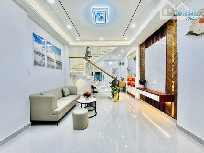 Ra nhanh căn nhà Quách Văn Tuấn, Tân Bình/ 53,2m2/ Giá chỉ nhỉnh 2 tỷ/ Sổ hồng riêng