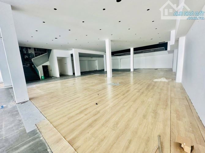 🔜💥Cho thuê nhà 2 tầng mặt tiền Nguyễn Văn Linh, Hải Châu (Ngang 15,6m)