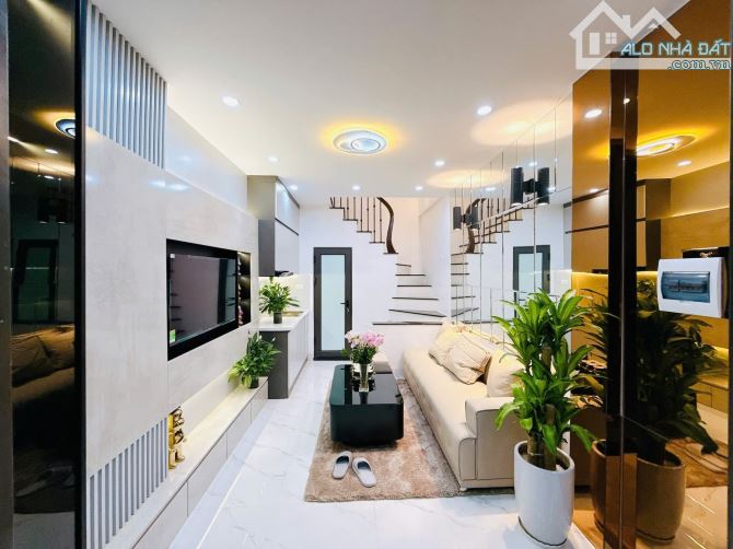 🔥CÓ 102🚗 NGUYỄN TRÃI – 25M² – 4 TẦNG – 3PN – Ô TÔ ĐỖ CỬA 🔥– GIÁ CHỈ 5.15 TỶ 🔥