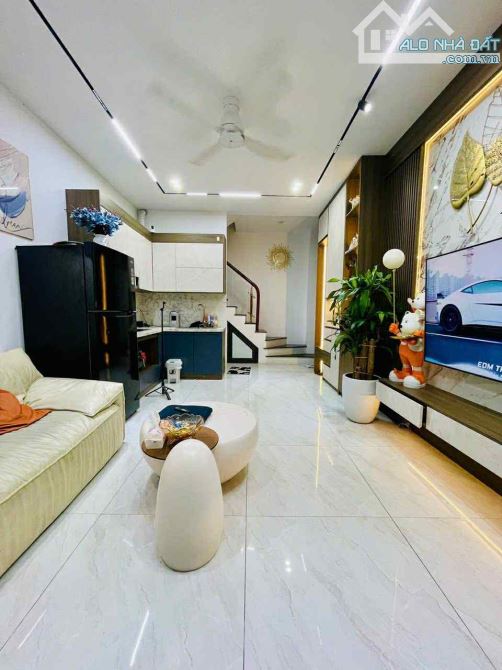 CHÍNH CHỦ BÁN NHÀ VŨ TRỌNG PHỤNG – 1 NHÀ RA PHỐ - KINH DOANH –FULL NỘI THẤT