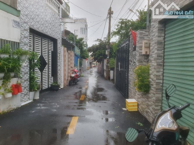 Nhà đẹp 2 tầng – Dt 202m² – Hẻm xe hơi – Nguyễn Duy Trinh gần Đỗ Xuân Hợp – chỉ 14 tỷ