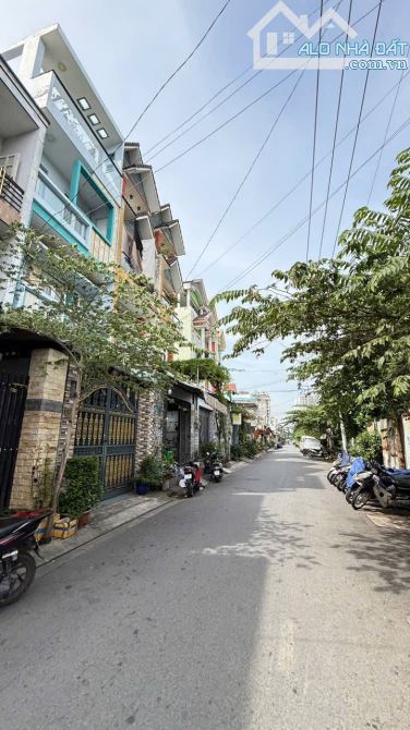 Nhà bán Hẻm Xe Hơi gần Mặt Tiền đường Hương Lộ 2, 61m2 4 TẦNG 5 PN, giá giảm