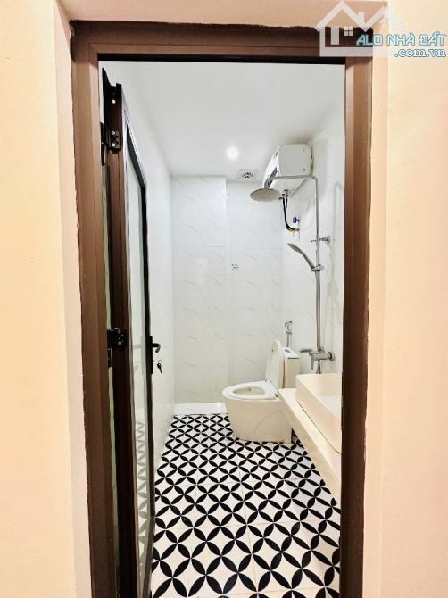 NHÀ ĐẸP PHỐ TRẠM – 40M² – 5 TẦNG 6.x tỷ – Ô TÔ ĐỖ CỬA - FULL NỘI THẤT - LÔ GÓC –