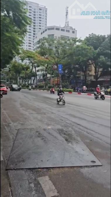 CĂN HỘ TẬP THỂ - MẶT PHỐ LÁNG HẠ - TẦNG 2 + 3 - 65M2 SỔ ĐỎ - THỰC TẾ 100M2 - CHỈ 4.95 TỶ