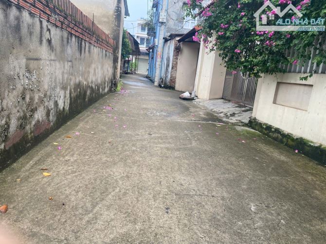 Cần bán nhà 2 tầng Đông Tiến - Yên Phong , Bắc Ninh / DT 203m2 MT 8m Giá 2,85 tỷ