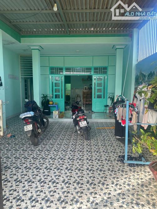 Bán nhà c4 mặt tiền bê tông 4m 152m2 thổ cư tiến lợi chỉ 1ty050