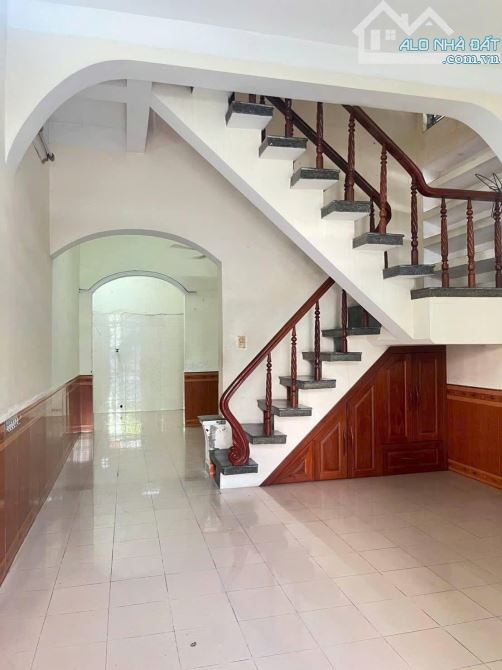 Bán nhà 2 tầng 2 mặt thoáng kiệt ô tô Trưng Nữ Vương, Hải Châu giá chỉ 4,75 tỷ