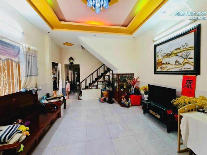 Biệt thự 220m2 Trung Dũng cũ ( Trấn Biên mới) sổ riêng giá bèo 8,3 tỷ ngang 9m gần Ga