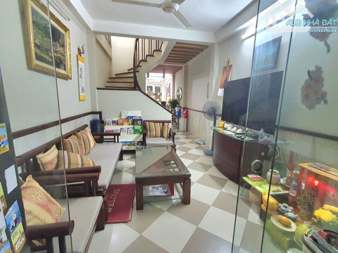 BÁN NHÀ GẦN PHỐ MINH KHAI – HAI BÀ TRƯNG, 4 TẦNG LÔ GÓC, PHÂN LÔ Ô TÔ ĐỖ CỬA.