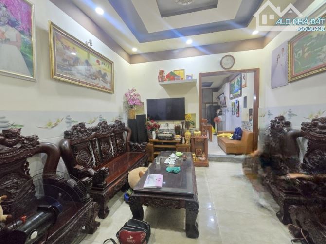 Bán nhà  Linh Xuân, TPHCM, đường Số 8, 62m2, 3 tầng, 3PN. Sổ hồng, giá 5.9 tỷ. LH: