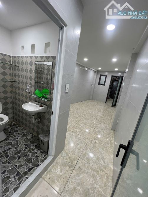 (2PN, 3WC), Nhà 128/9B Nguyễn Chí Thanh Q10, (5x6m 2L), Giá 9TR
